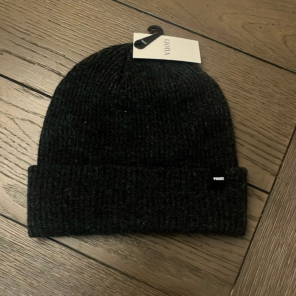 Vuori Douglas beanie NWT